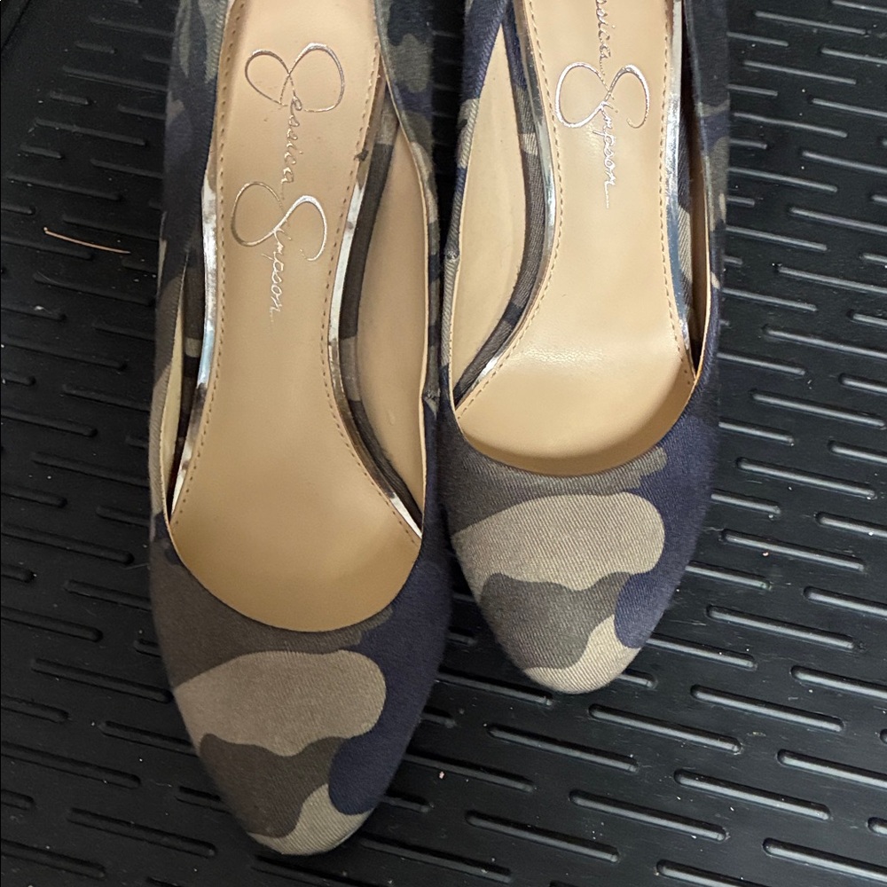 Jessica Simpson Camouflage Heels in Black and Tan